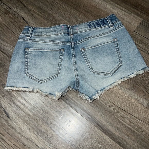 4 pairs of vs pink shorts - Picture 10 of 10